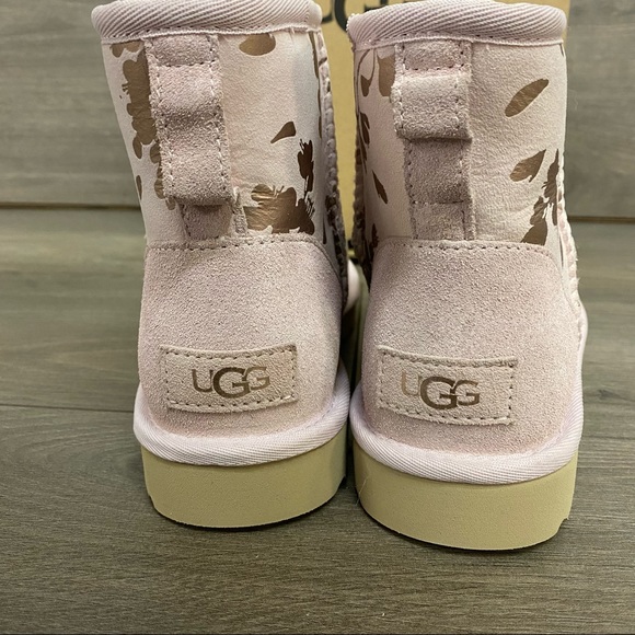 UGG | Classic Mini Floral Foil Seashell Pink New In Box - Picture 5 of 8